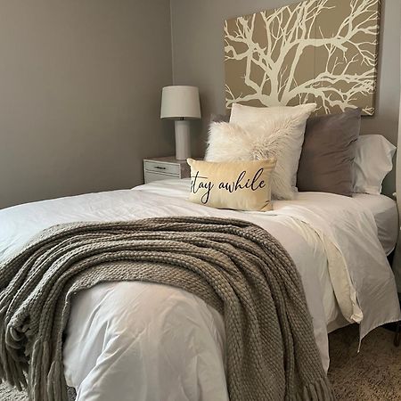 Cozy, 1St Floor Apartment 2Bdrms Plus Semi Private Room With Futon Pets With Fee Family Friendly Close To Everything Cleveland Eksteriør billede