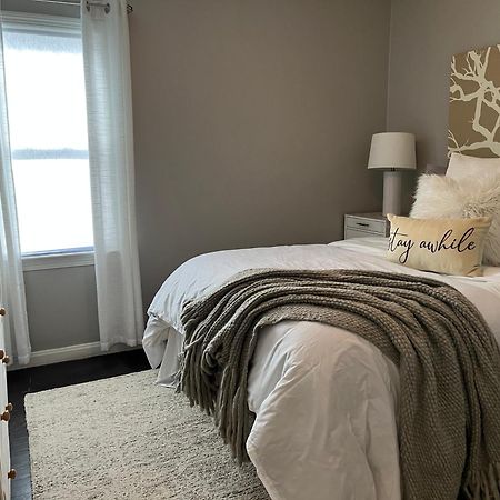 Cozy, 1St Floor Apartment 2Bdrms Plus Semi Private Room With Futon Pets With Fee Family Friendly Close To Everything Cleveland Eksteriør billede