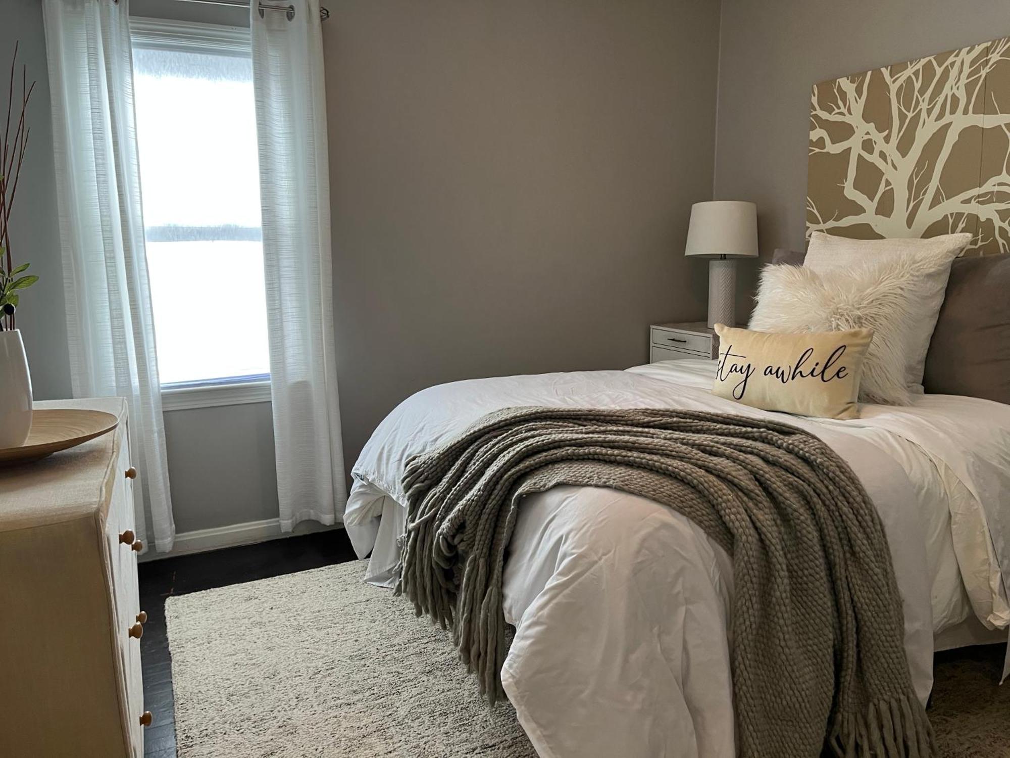 Cozy, 1St Floor Apartment 2Bdrms Plus Semi Private Room With Futon Pets With Fee Family Friendly Close To Everything Cleveland Eksteriør billede